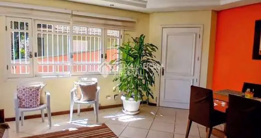 Casa em condomínio fechado com 3 quartos à venda na Rua Curupaiti, 1046, Cristal, Porto Alegre