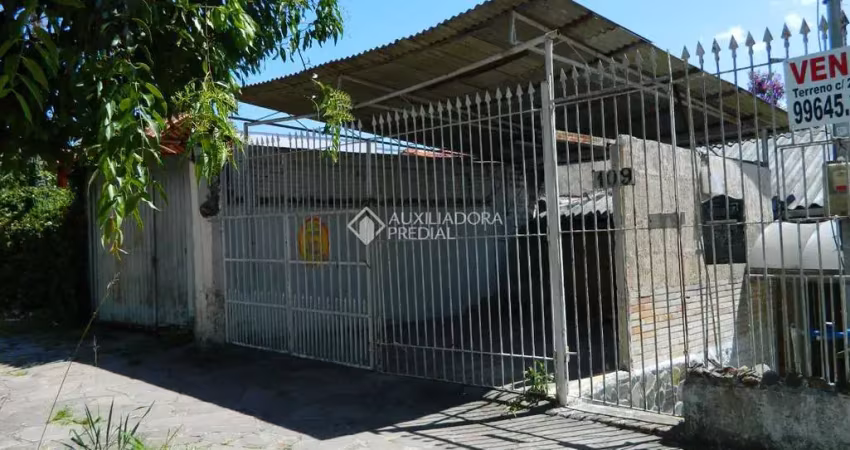 Casa com 2 quartos à venda na Natal, 109, Medianeira, Porto Alegre