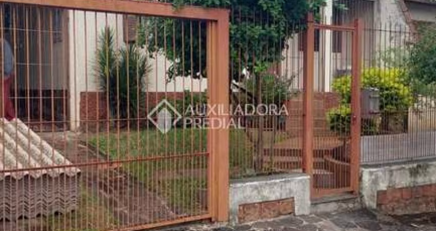 Casa com 3 quartos à venda na Zeferino Dutra, 65, Passo das Pedras, Porto Alegre