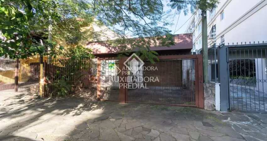 Casa com 3 quartos à venda na Avenida Bagé, 287, Petrópolis, Porto Alegre