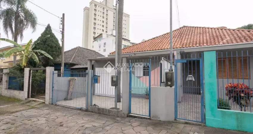 Casa com 1 quarto à venda na Rua Guilherme Klippel, 87, Passo da Areia, Porto Alegre