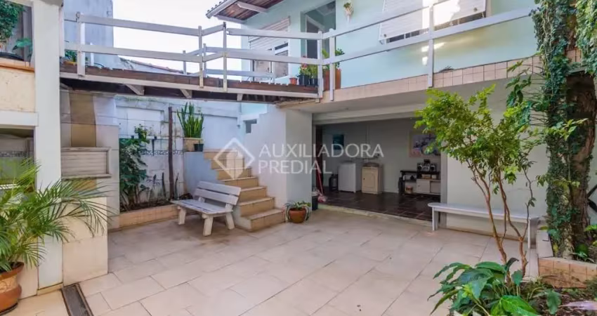 Casa em condomínio fechado com 4 quartos à venda na Rua Doutor Sebastião Leão, 261, Azenha, Porto Alegre