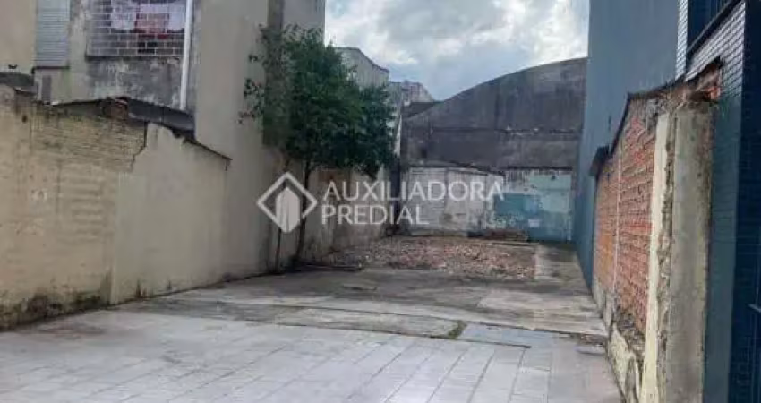 Terreno à venda na Rua Bernardo Pires, 437, Santana, Porto Alegre