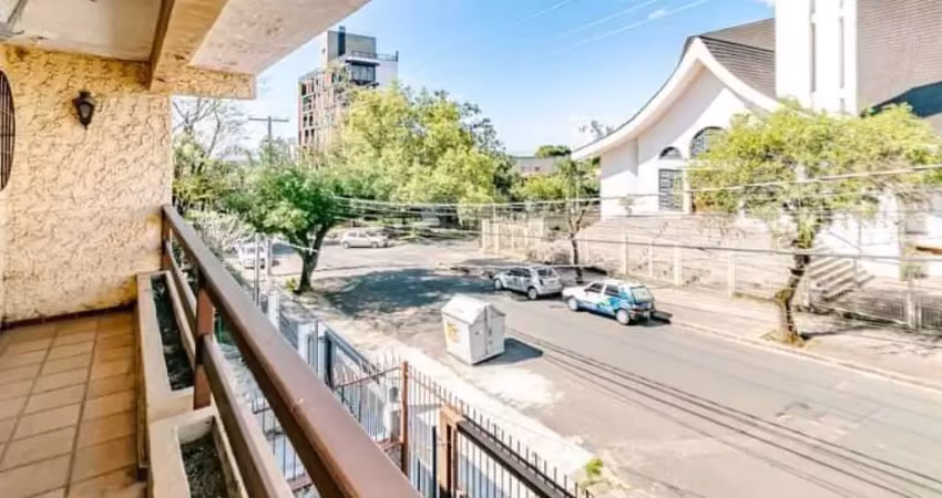 Casa com 3 quartos à venda na Rua Doutor Eduardo Chartier, 275, Passo da Areia, Porto Alegre