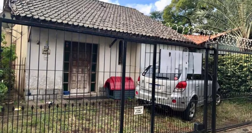 Casa com 3 quartos à venda na Rua Marechal Simeão, 114, Passo da Areia, Porto Alegre