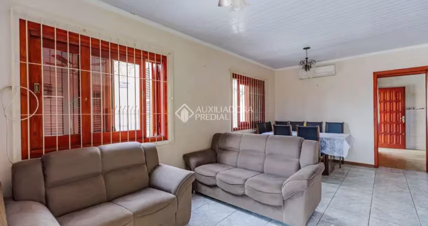 Casa com 4 quartos à venda na Rua Joana Ribeiro Rodrigues, 288, Cavalhada, Porto Alegre