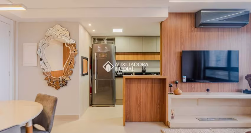 Apartamento com 2 quartos à venda na Rua Cipó, 392, Passo da Areia, Porto Alegre