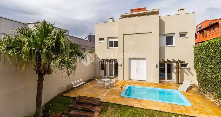 Casa com 5 quartos à venda na Rua Araruama, 785, Vila Jardim, Porto Alegre