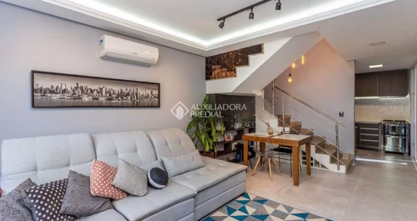Casa em condomínio fechado com 3 quartos à venda na Rua Cangussu, 607, Nonoai, Porto Alegre