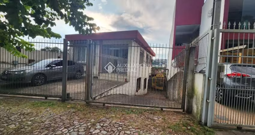 Casa com 2 quartos à venda na Avenida Nonoai, 629, Nonoai, Porto Alegre