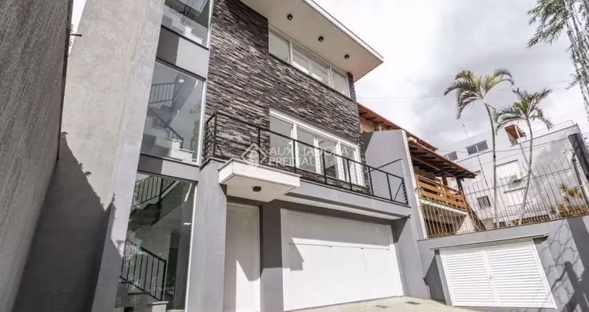 Casa com 3 quartos à venda na Rua Vereador Viton de Araújo, 40, Medianeira, Porto Alegre