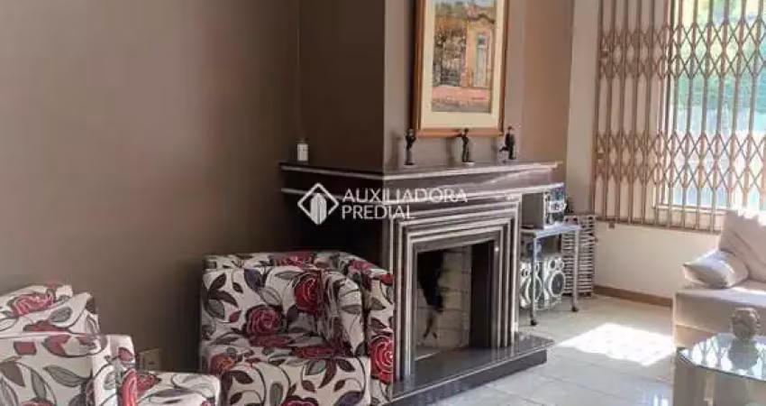 Casa com 3 quartos à venda na Avenida General Barreto Viana, 460, Chácara das Pedras, Porto Alegre