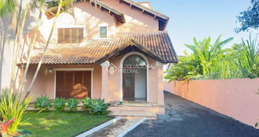 Casa com 5 quartos à venda na Rua Atílio Supertti, 87, Vila Nova, Porto Alegre