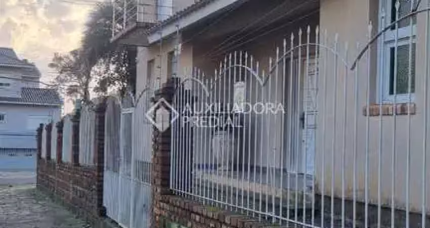 Casa com 3 quartos à venda na Rua Juruá, 251, Jardim São Pedro, Porto Alegre