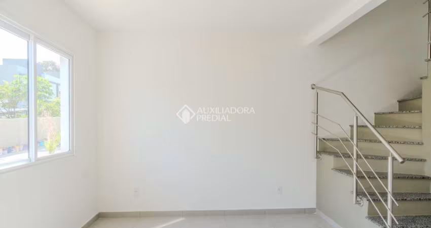 Casa em condomínio fechado com 2 quartos à venda na Rua Miguel Ascoleze, 125, Vila Nova, Porto Alegre