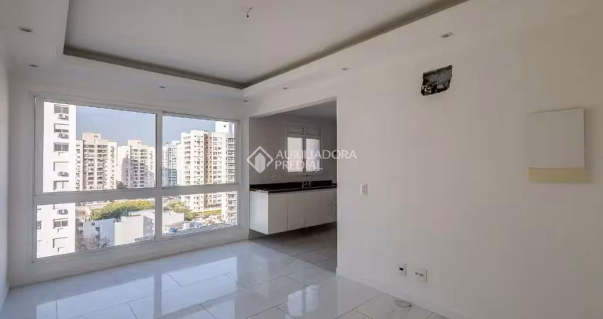 Apartamento com 2 quartos à venda na Rua Bezerra de Menezes, 624, Passo da Areia, Porto Alegre