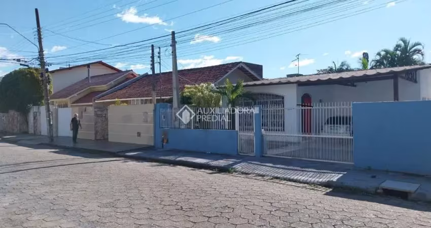 Casa com 3 quartos à venda na Rua Esaú Pereira da Silva, 88, Santa Mônica, Florianópolis