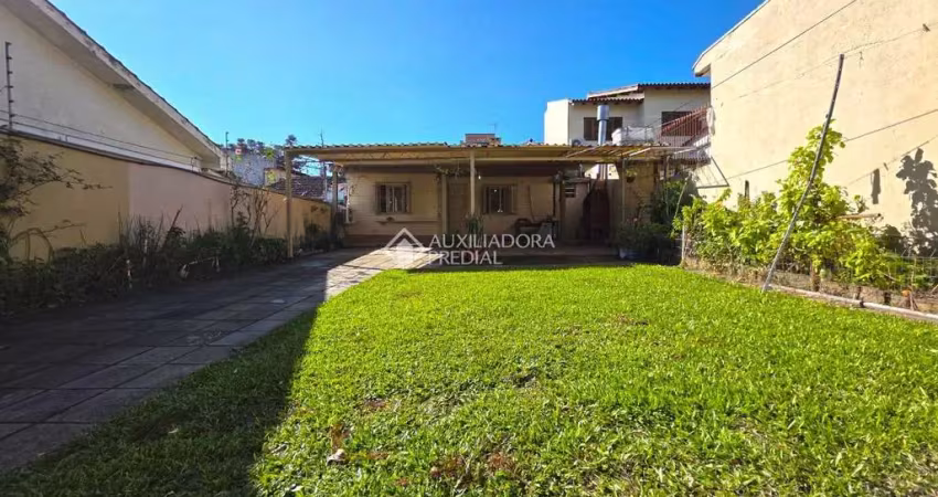 Casa com 3 quartos à venda na Rua Juruá, 687, Jardim São Pedro, Porto Alegre