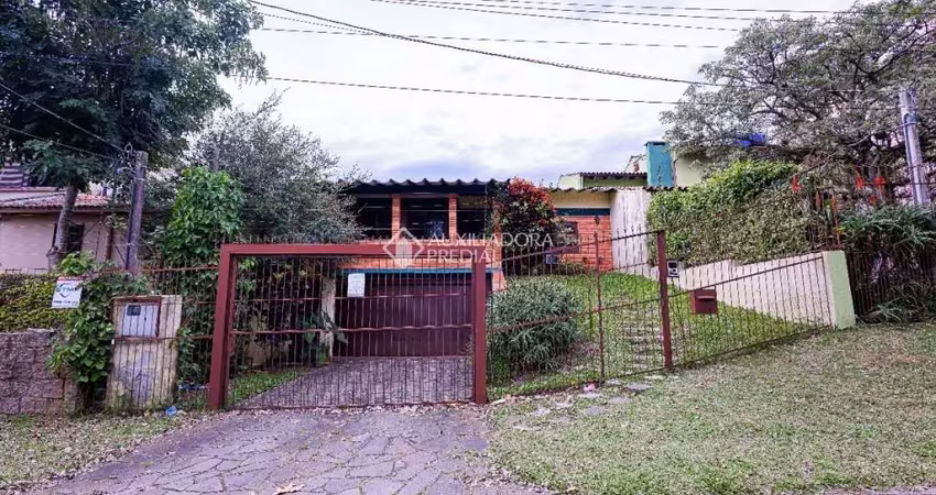 Casa com 3 quartos à venda na Rua Comandai, 550, Cristal, Porto Alegre