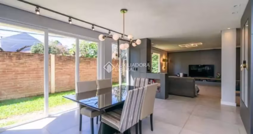 Casa com 3 quartos à venda na Rua Chavantes, 282, Vila Assunção, Porto Alegre