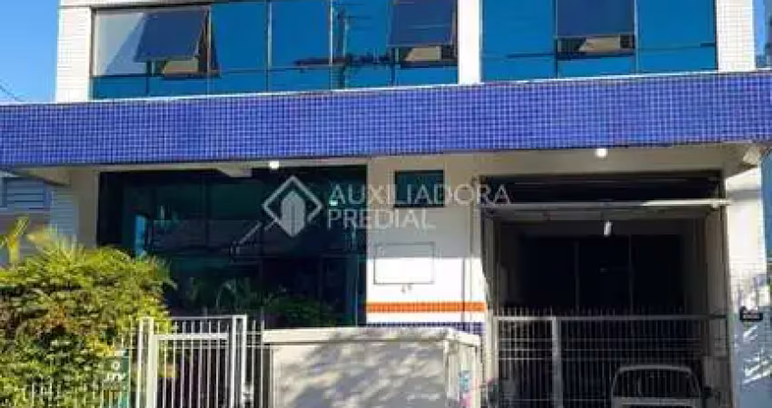 Prédio à venda na Rua Florinha, 49, Cavalhada, Porto Alegre
