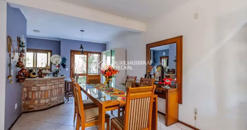 Casa com 3 quartos à venda na Rua Irany de Oliveira Sant'Anna, 41, Hípica, Porto Alegre