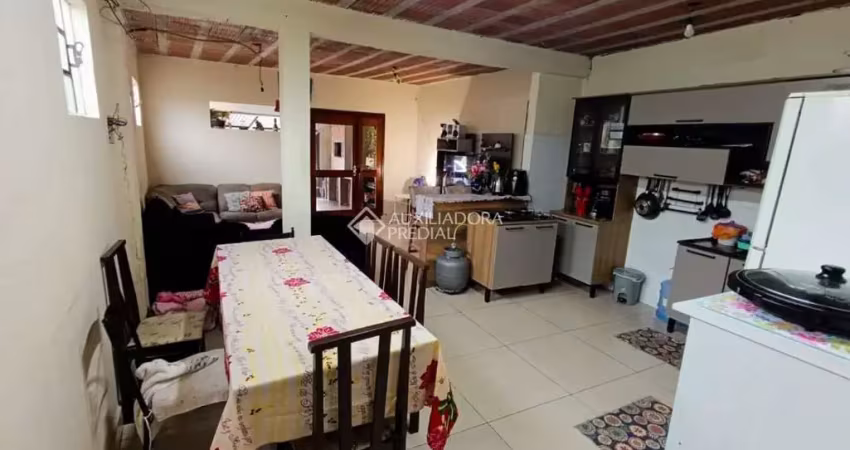 Casa com 3 quartos à venda na Ipê-Roxo, 113, Restinga, Porto Alegre