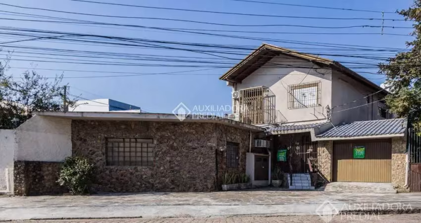 Casa com 3 quartos à venda na Avenida Mariland, 30, Auxiliadora, Porto Alegre
