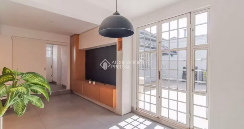 Casa com 3 quartos à venda na Rua Afonso Pena, 154, Azenha, Porto Alegre