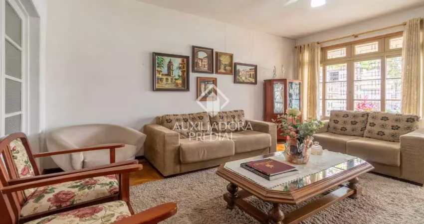 Casa com 3 quartos à venda na Avenida Pernambuco, 2728, Navegantes, Porto Alegre
