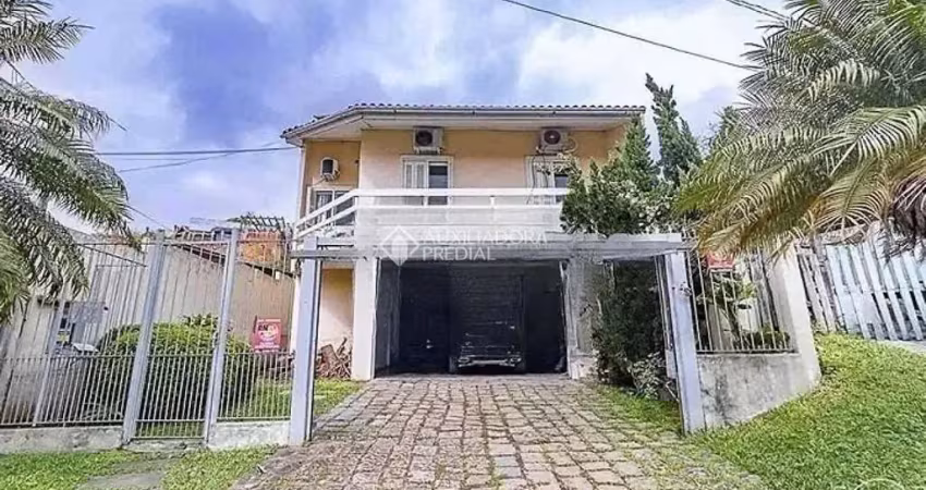 Casa com 3 quartos à venda na Avenida Ipê, 751, Vila Jardim, Porto Alegre
