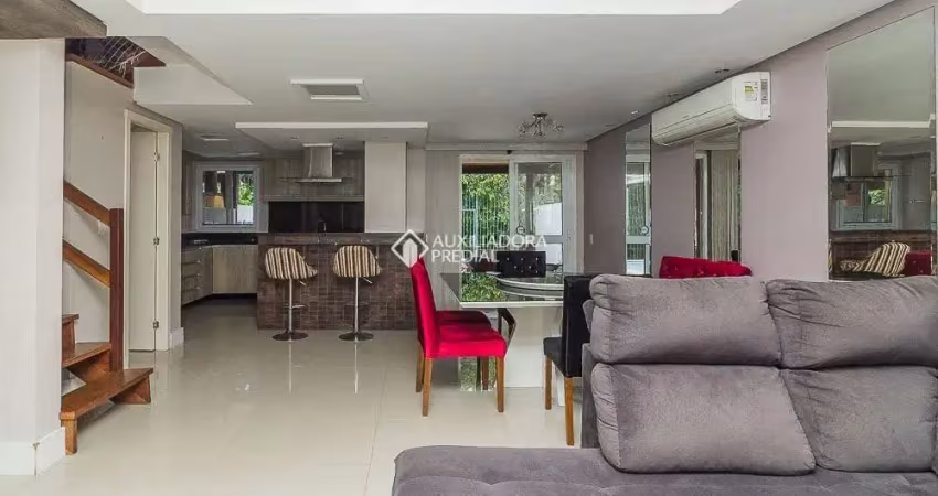 Casa em condomínio fechado com 3 quartos para alugar na Rua Adão Gregory, 290, Mário Quintana, Porto Alegre