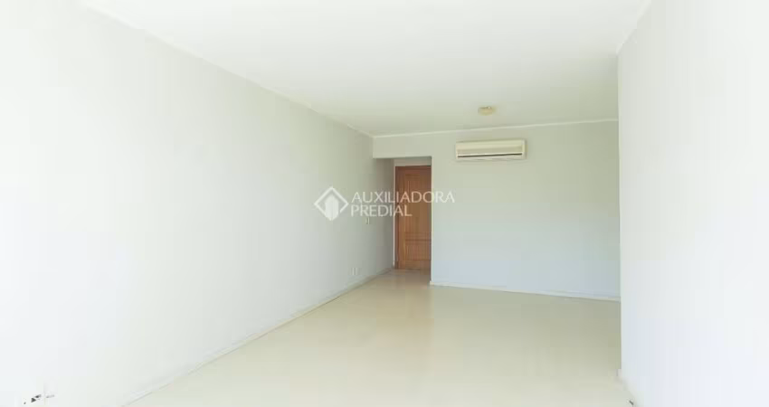 Apartamento com 3 quartos para alugar na Rua Machado de Assis, 855, Partenon, Porto Alegre