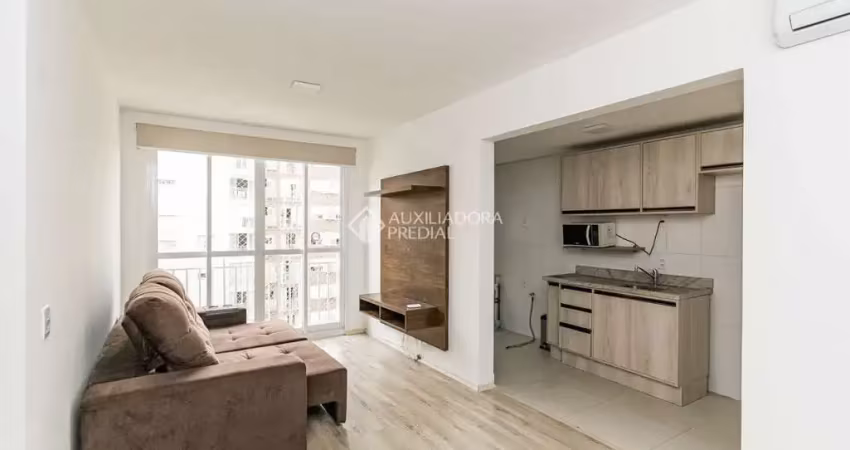 Apartamento com 2 quartos para alugar na WALTON PONTES CARPES, 39, Vila Nova, Porto Alegre