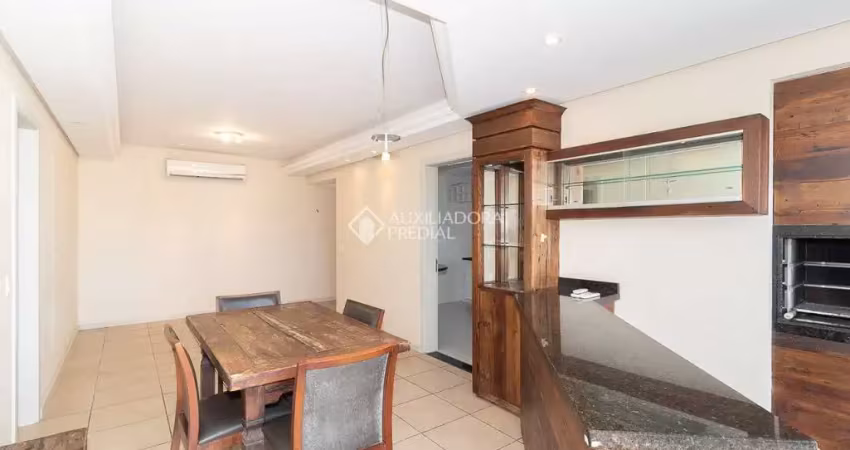 Apartamento com 3 quartos para alugar na Avenida Taquara, 350, Petrópolis, Porto Alegre