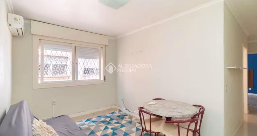 Apartamento com 2 quartos para alugar na Rua Silvério Souto, 111, Teresópolis, Porto Alegre
