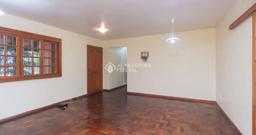 Casa em condomínio fechado com 3 quartos para alugar na Rua Irmão Geraldo, 88, Vila João Pessoa, Porto Alegre