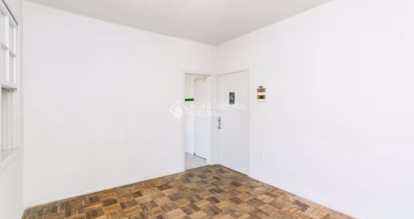 Apartamento com 2 quartos para alugar na Avenida Cairu, 741, Navegantes, Porto Alegre
