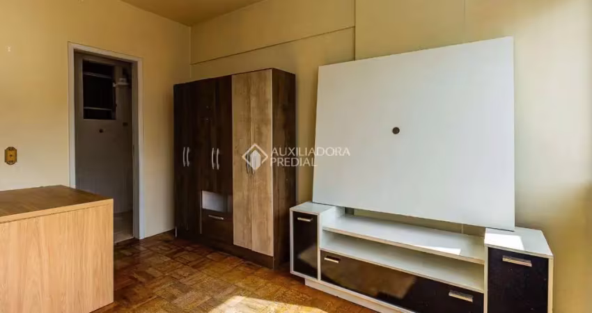 Kitnet / Stúdio para alugar na Avenida Senador Salgado Filho, 327, Centro Histórico, Porto Alegre