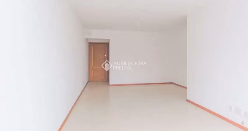 Apartamento com 3 quartos para alugar na Rua Machado de Assis, 855, Jardim Botânico, Porto Alegre
