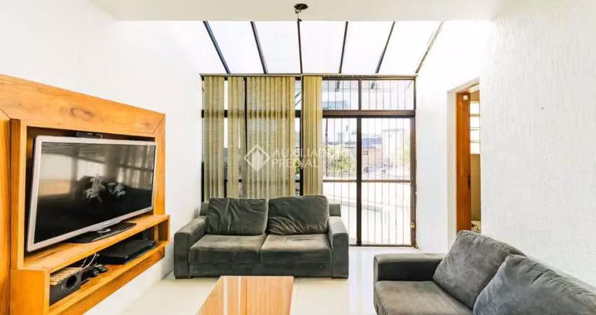Casa em condomínio fechado com 3 quartos para alugar na Rua Luiz Voelcker, 740, Três Figueiras, Porto Alegre