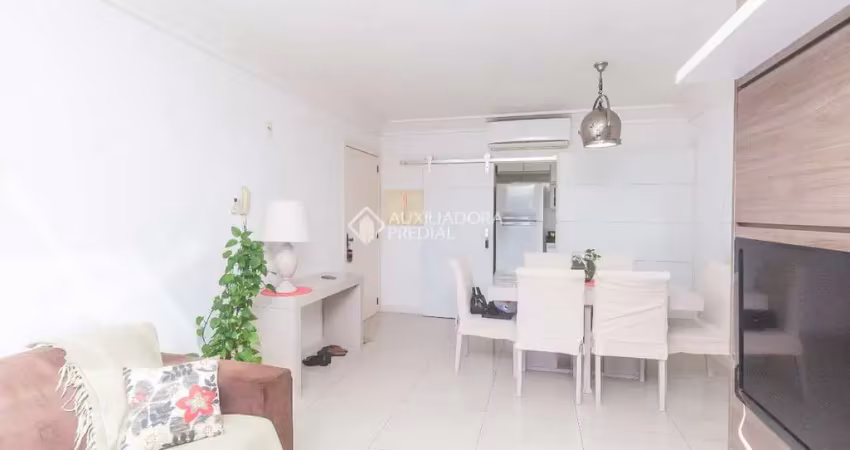 Apartamento com 3 quartos para alugar na Rua Padre Todesco, 927, Partenon, Porto Alegre