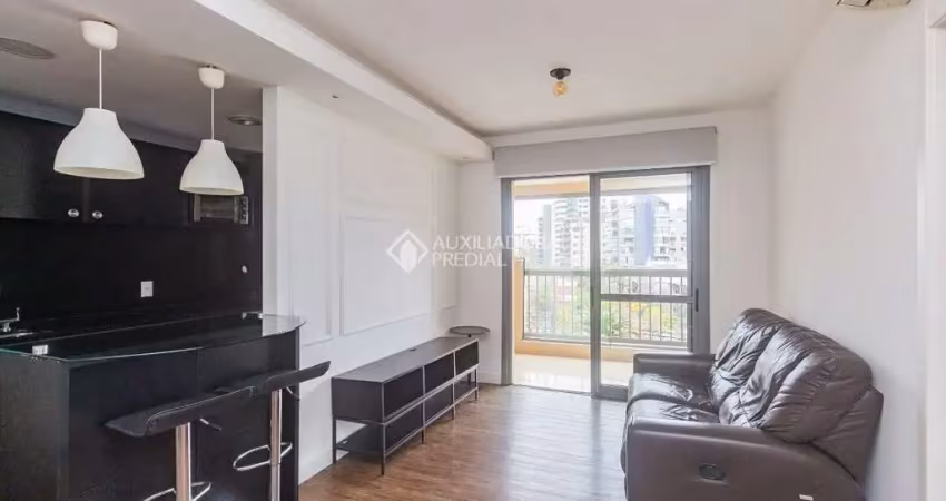 Apartamento com 2 quartos para alugar na Avenida Luiz Manoel Gonzaga, 470, Três Figueiras, Porto Alegre