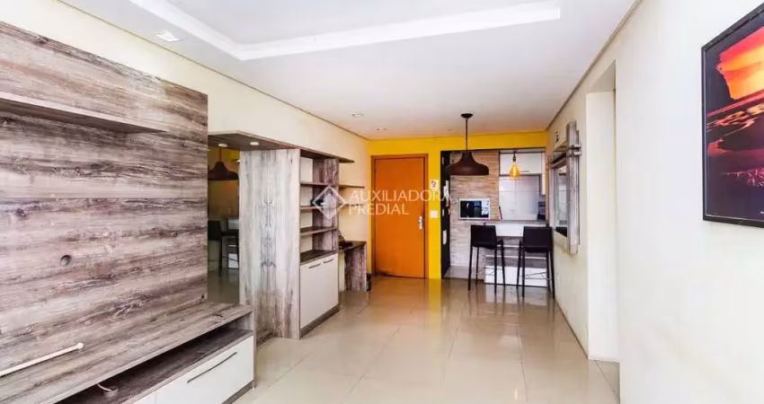 Apartamento com 3 quartos para alugar na Beco Andaraí, 566, Passo da Areia, Porto Alegre