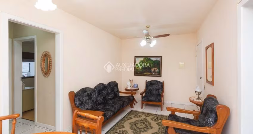 Apartamento com 2 quartos para alugar na Rua Padre Hildebrando, 585, Santa Maria Goretti, Porto Alegre