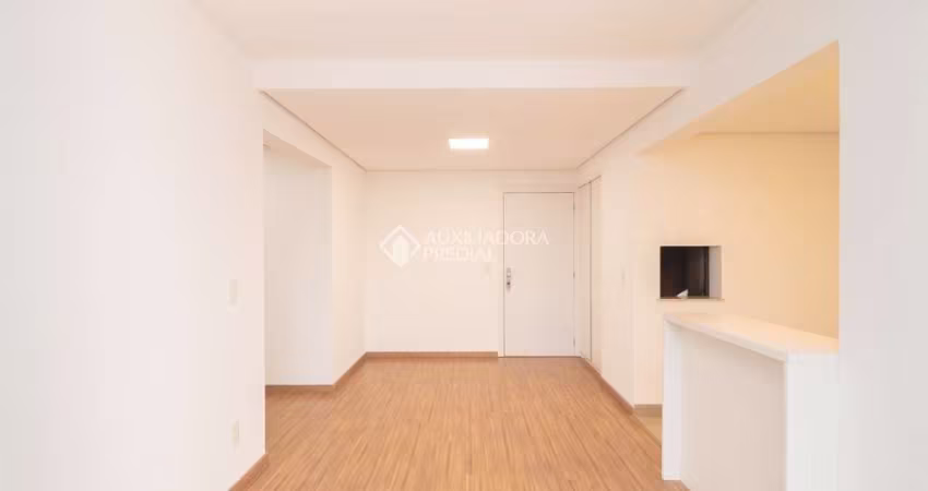 Apartamento com 2 quartos para alugar na Praça Doutor Gastão Santos, 38, Passo da Areia, Porto Alegre