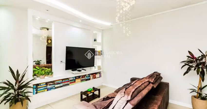 Apartamento com 3 quartos para alugar na Avenida Cairu, 1300, Navegantes, Porto Alegre