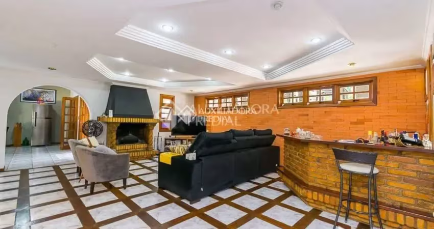 Casa em condomínio fechado com 3 quartos para alugar na Rua dos Minuanos, 285, Espírito Santo, Porto Alegre