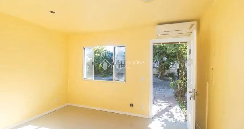 Casa em condomínio fechado com 3 quartos para alugar na Avenida José Aloísio Filho, 801, Humaitá, Porto Alegre
