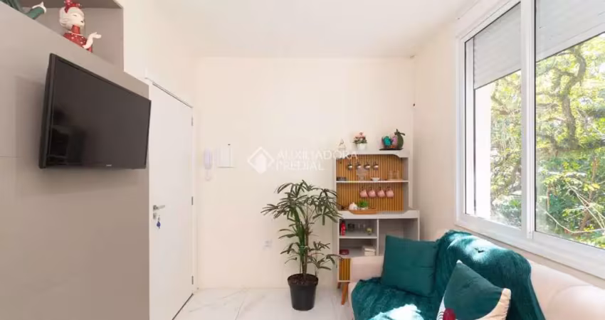 Apartamento com 3 quartos para alugar na Rua Doutor João de Deus Vaz da Silva, 75, Santo Antônio, Porto Alegre